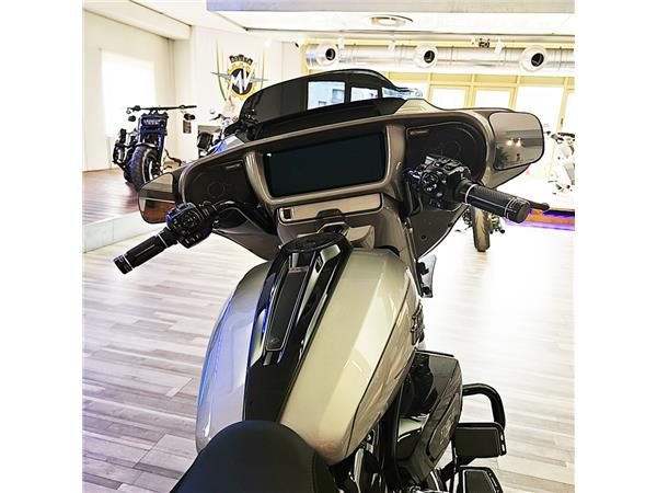 Harley-Davidson CVO - Custom Vehicle Operations STREET GLIDE CVO 121