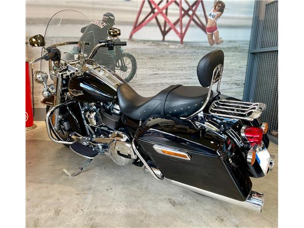 2020 HARLEY-DAVIDSON ROAD KING