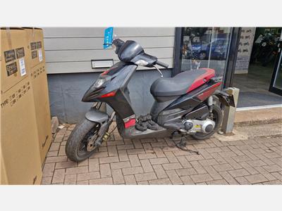 2016 Aprilia SR Motard 125