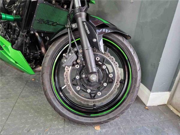 2024 Kawasaki Z400 GREEN