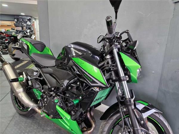 2024 Kawasaki Z400 GREEN