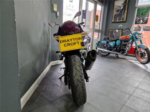 2024 Kawasaki Z400 GREEN