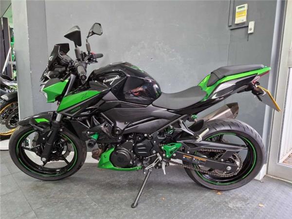 2024 Kawasaki Z400 GREEN
