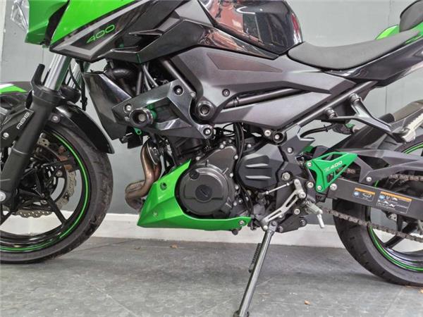 2024 Kawasaki Z400 GREEN