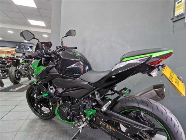 2024 Kawasaki Z400 GREEN