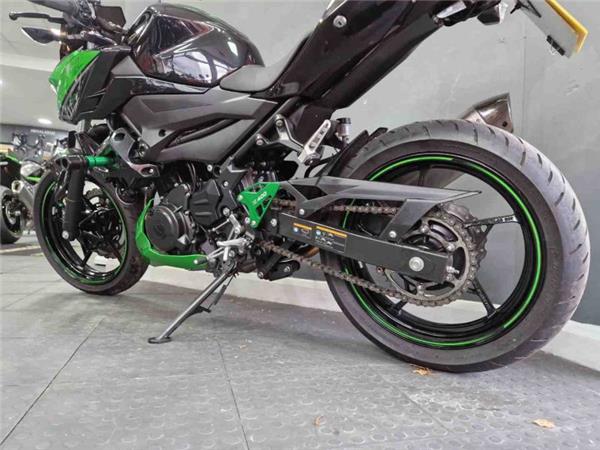 2024 Kawasaki Z400 GREEN