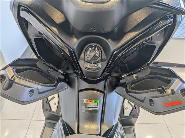 2024 YAMAHA XMAX 300
