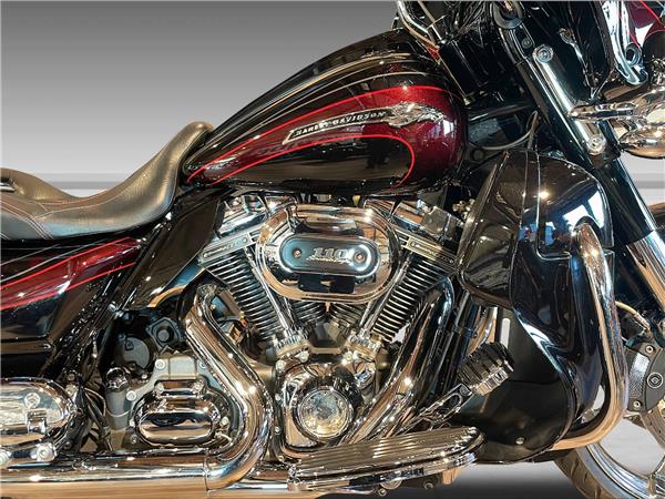2011 harley-davidson FLHXSE Street Glide ABS CVO