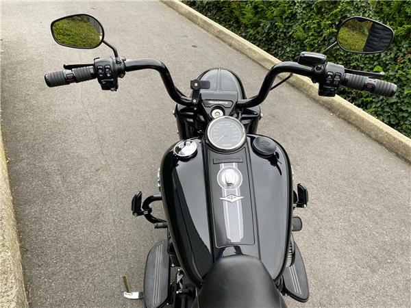 2021 HARLEY-DAVIDSON ROAD KING