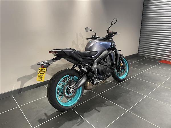 2025 Yamaha MT-09 Y-AMT