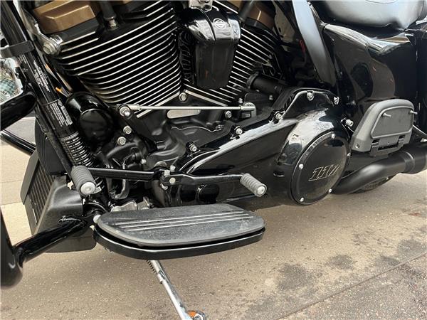 2022 HARLEY-DAVIDSON STREET GLIDE