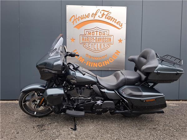 Touring FLHXU Street Glide Ultra mit J&H