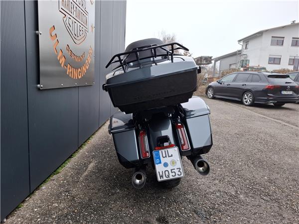 Touring FLHXU Street Glide Ultra mit J&H