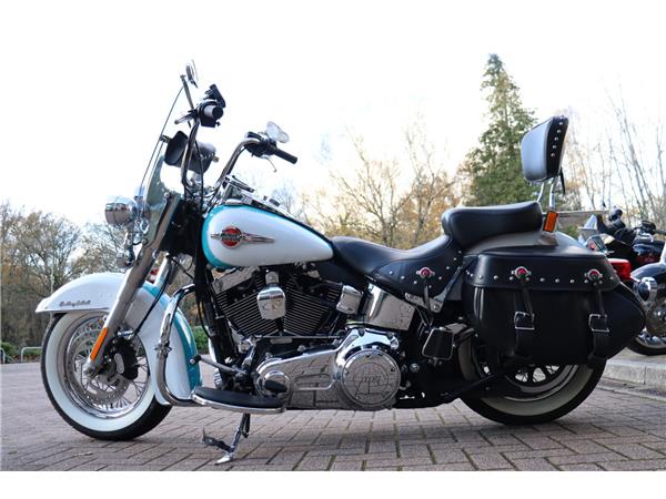 2017 HARLEY-DAVIDSON SOFTAIL FLSTC HERITAGE SOFTAIL CLASSIC