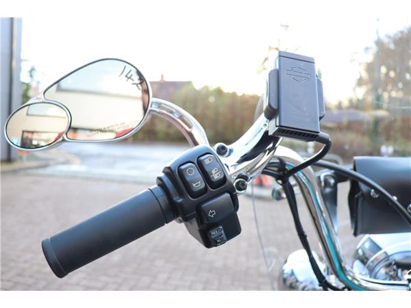 2017 HARLEY-DAVIDSON SOFTAIL FLSTC HERITAGE SOFTAIL CLASSIC