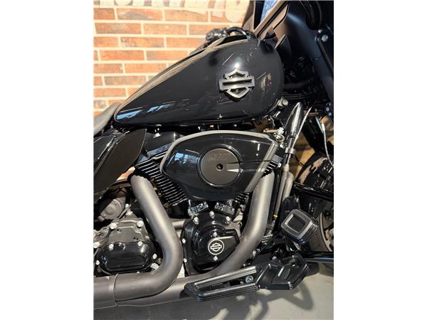 2024 harley-davidson FLHX Street Glide Black Finish 117