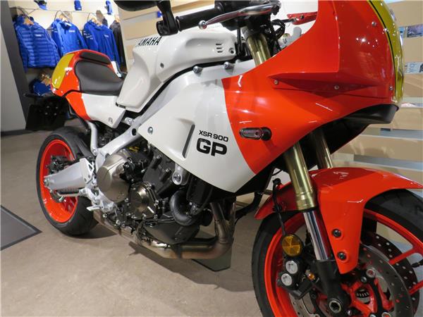 YAMAHA XSR900 GP