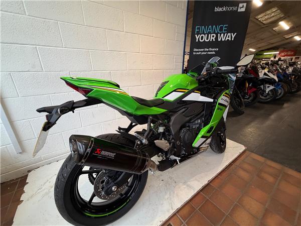 2025 Kawasaki Ninja ZX-4RR