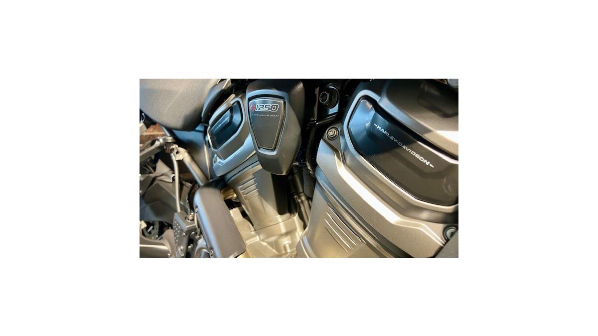 2025 harley-davidson RA Pan America 1250 Special