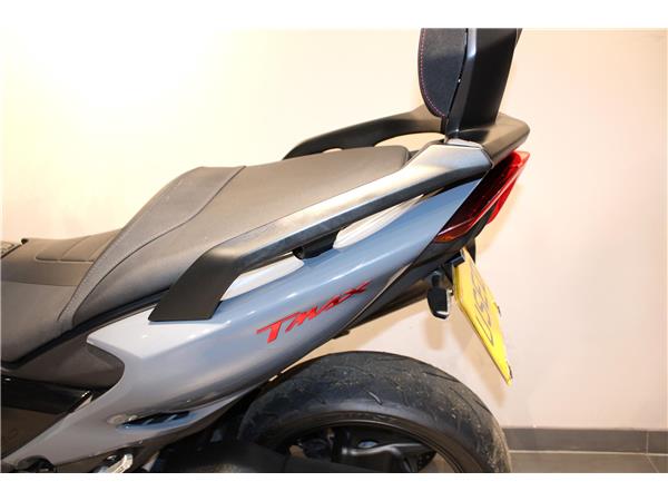 YAMAHA T- MAX TECH MAX 560