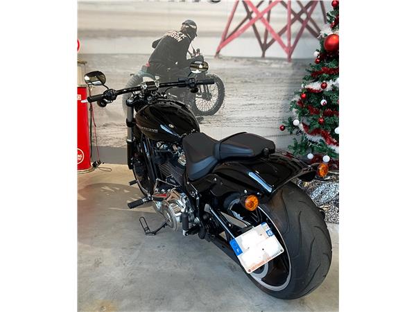 2017 HARLEY-DAVIDSON BREAKOUT