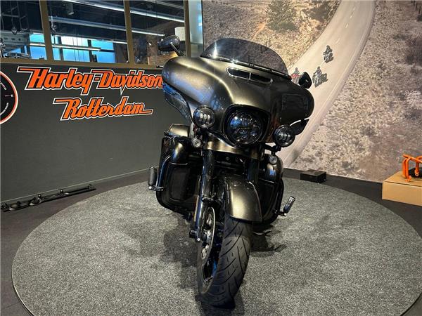 2018 Harley-Davidson FLHTKSE CVO Ultra Limited