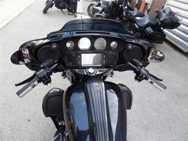 2017 HARLEY-DAVIDSON STREET GLIDE