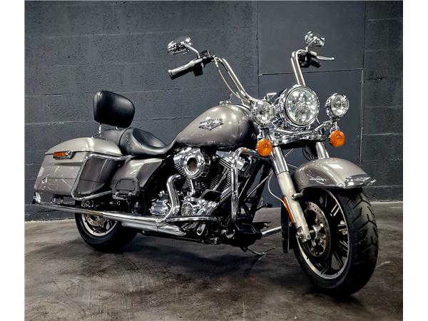 2015 HARLEY-DAVIDSON ROAD KING