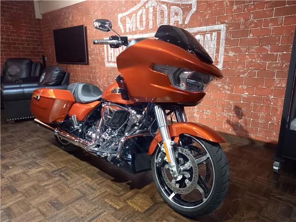 FLTRX Road Glide mit Jekill&Hyde Auspuff