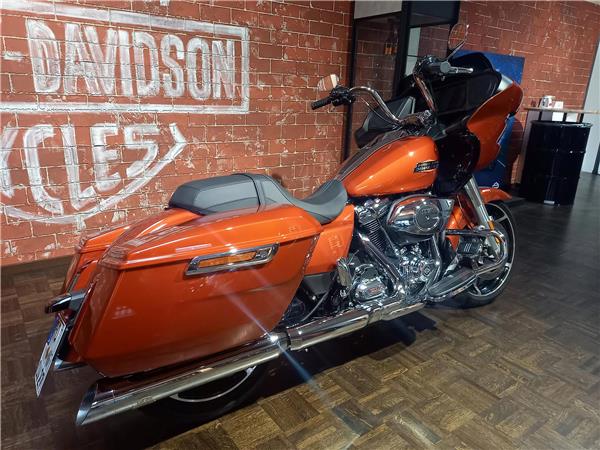 FLTRX Road Glide mit Jekill&Hyde Auspuff