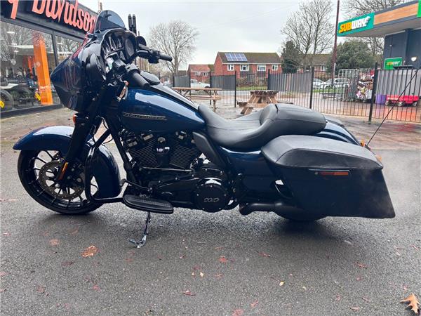 2018 HARLEY-DAVIDSON STREET GLIDE SPECIAL