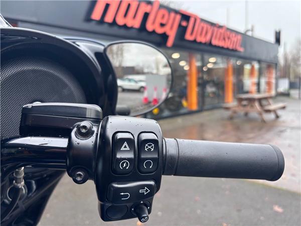 2018 HARLEY-DAVIDSON STREET GLIDE SPECIAL