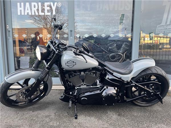 2016 HARLEY-DAVIDSON SOFTAIL FXBR BREAKOUT