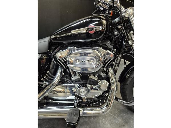 2015 HARLEY-DAVIDSON CUSTOM