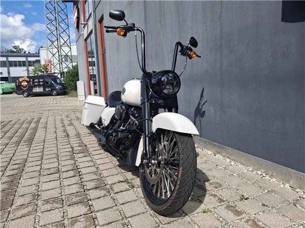 FLHRXS Road King Special 114 mit J&H Auspuff