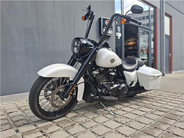 FLHRXS Road King Special 114 mit J&H Auspuff