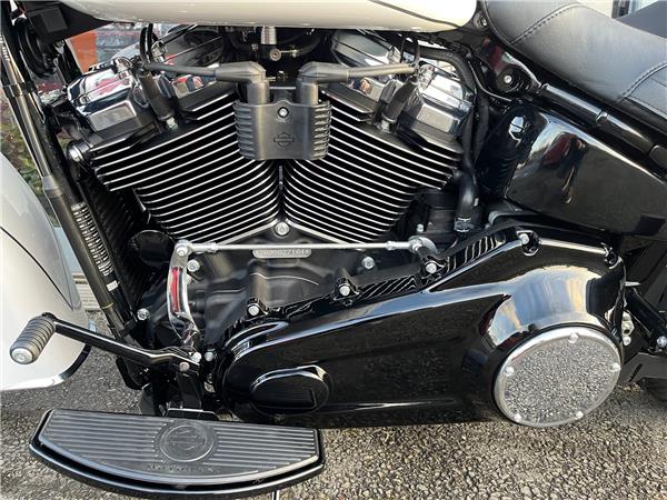 2025 HARLEY-DAVIDSON SOFTAIL FLHC HERITAGE CLASSIC