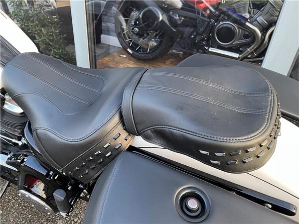 2025 HARLEY-DAVIDSON SOFTAIL FLHC HERITAGE CLASSIC