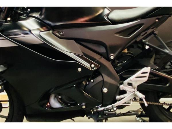 2025 Yamaha YZF-R125 BLACK