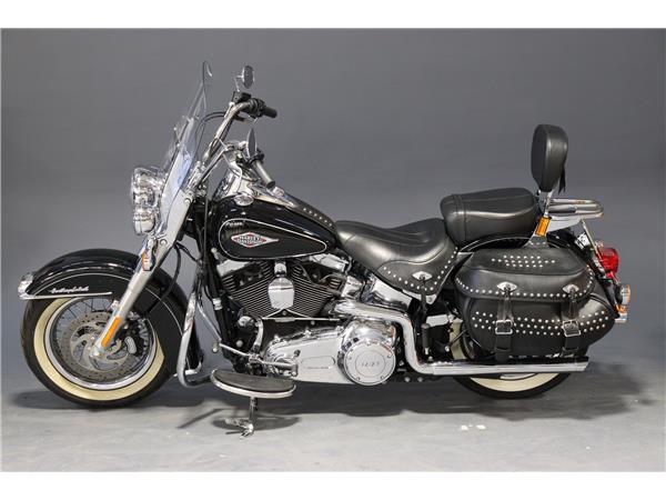 2015 HARLEY-DAVIDSON SOFTAIL FLSTC HERITAGE SOFTAIL CLASSIC