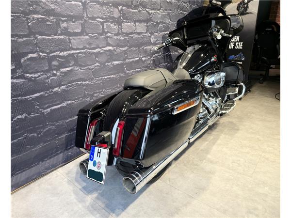 Street Glide FLHX