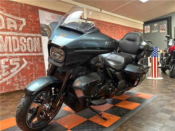 FLHXU Street Glide Ultra\\