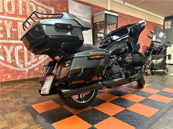 FLHXU Street Glide Ultra\\