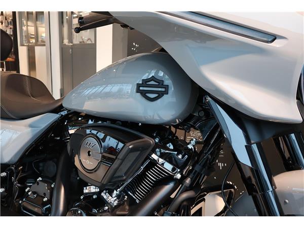 2024 harley-davidson FLHX Street Glide Black Finish 117