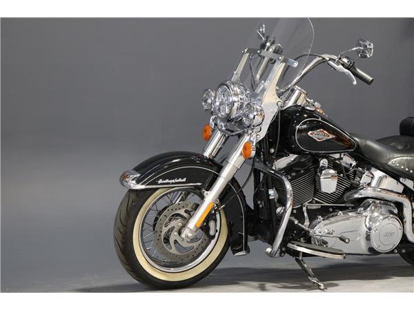 2015 HARLEY-DAVIDSON SOFTAIL FLSTC HERITAGE SOFTAIL CLASSIC