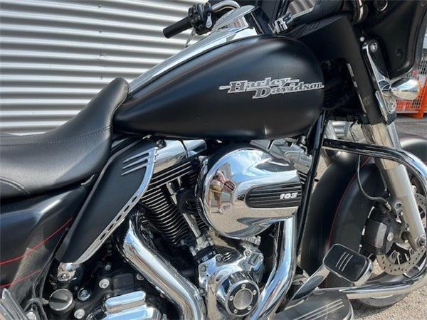 2016 Harley-Davidson Touring Street Glide Special FLHXS