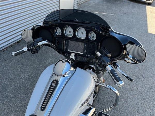 2017 Harley-Davidson Touring Street Glide Special FLHXS