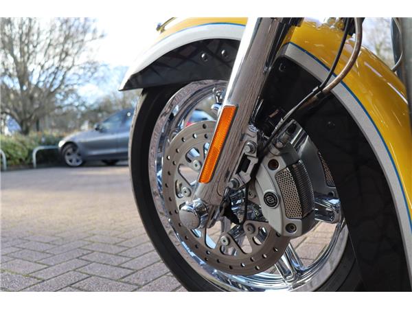 2013 HARLEY-DAVIDSON CVO FLHTCUSE7 SCREAMIN EAGLE ELECTRA GLIDE ULTRA CLASSIC