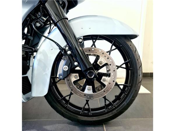 HARLEY-DAVIDSON ROAD GLIDE