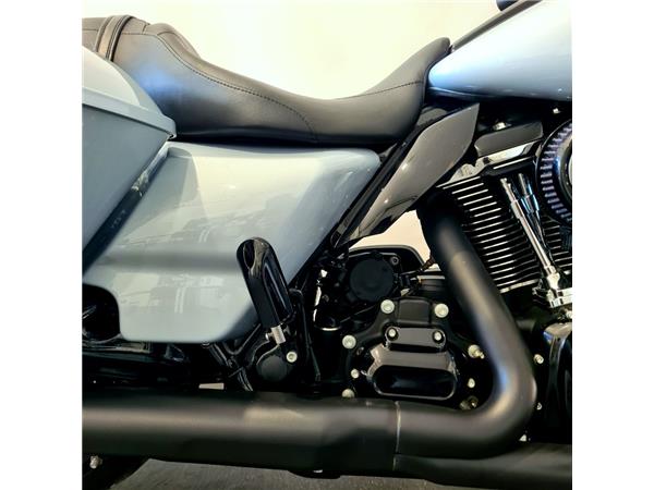 HARLEY-DAVIDSON ROAD GLIDE